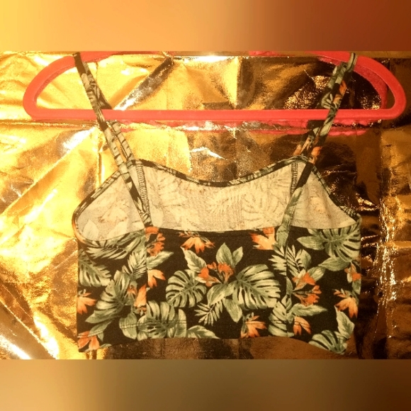 Forever 21 tropical print crop top. - Picture 5 of 7